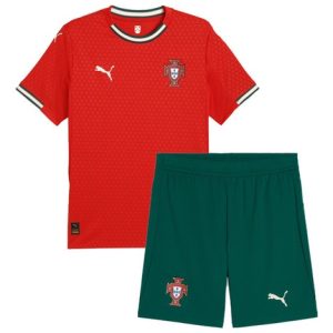 Conjunto infantil Seleção Portugal vermelho principal 2025 – PUMA
